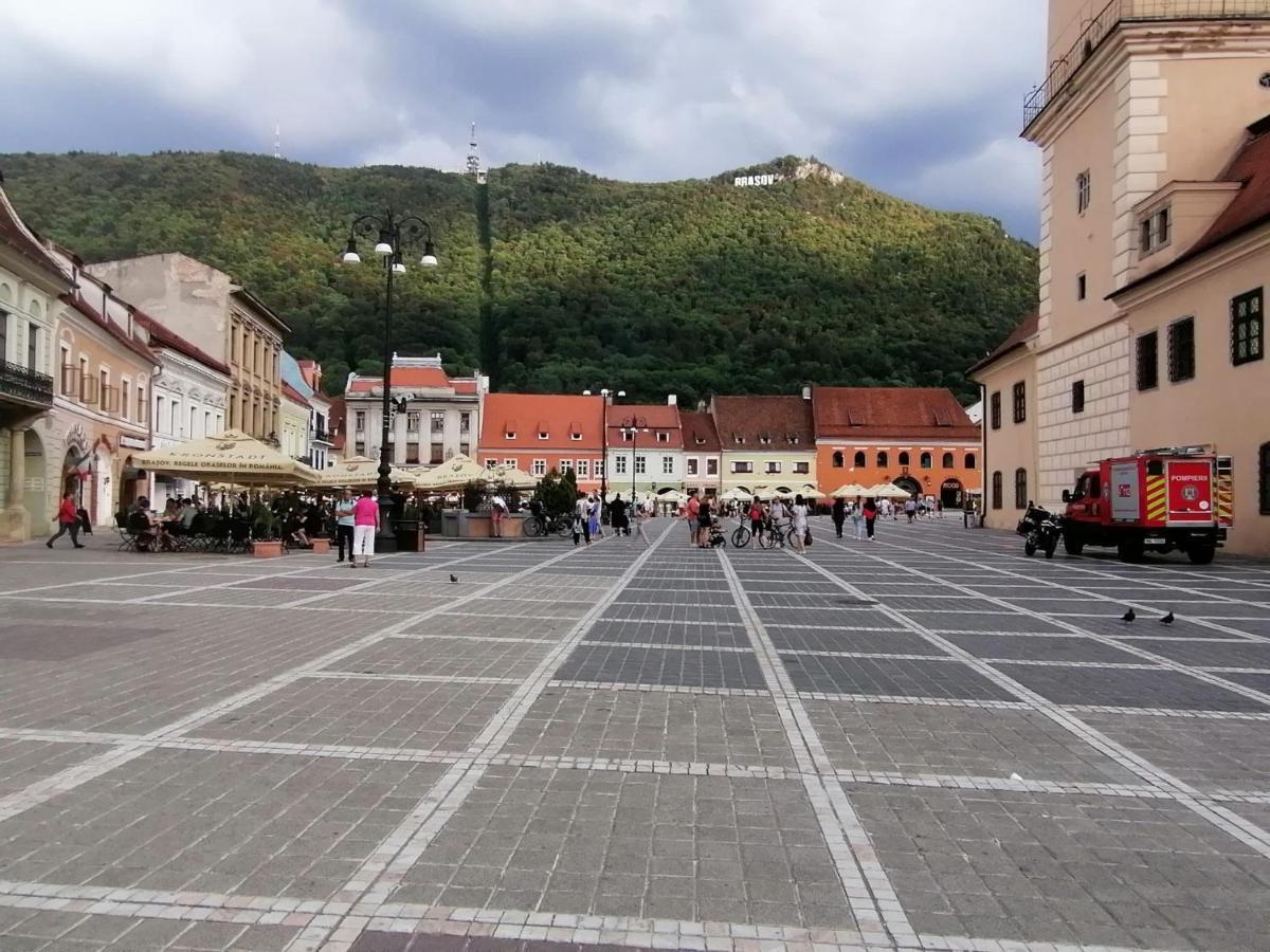 4 Rooms Piata Sfatului Braşov Buitenkant foto