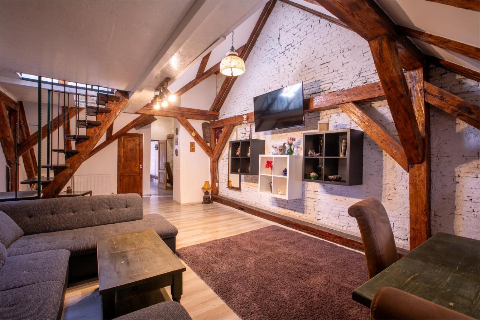 4 Rooms Piata Sfatului Braşov Buitenkant foto