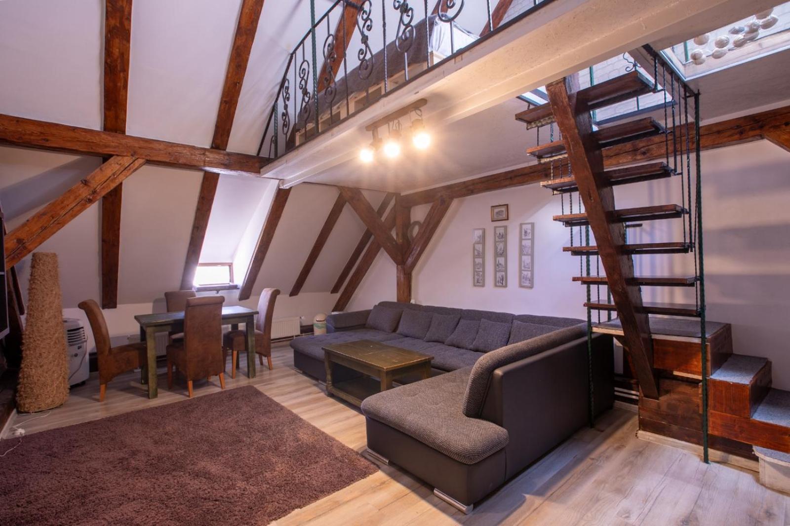 4 Rooms Piata Sfatului Braşov Buitenkant foto