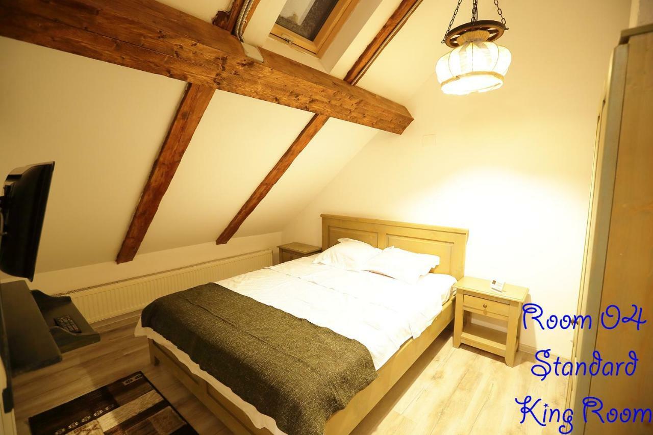 4 Rooms Piata Sfatului Braşov Buitenkant foto