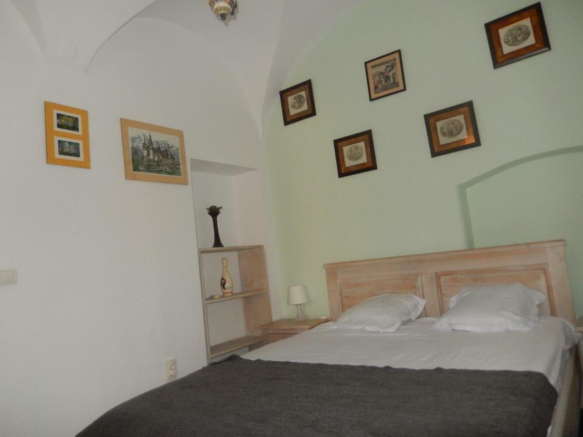 4 Rooms Piata Sfatului Braşov Buitenkant foto